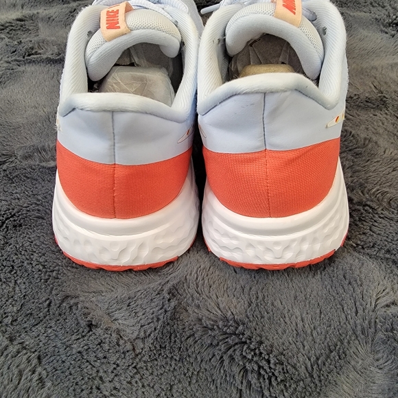 Nike the Women's Revolution 5 Running Shoes - Picture 7 of 14